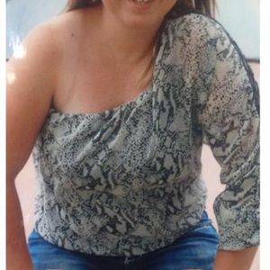 Super cute snake skin shirt